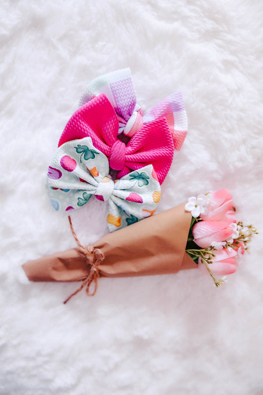 Minty Lucky Charm Bow